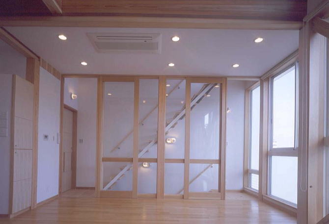 �K���X�̌������͓S���K�i ��t���O�̒i��