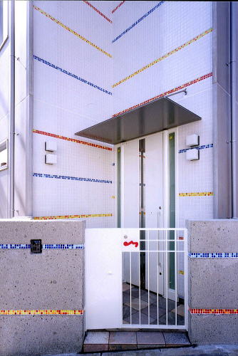 �K���X���U�C�N�^�C���̃X�g���C�v</FONT>