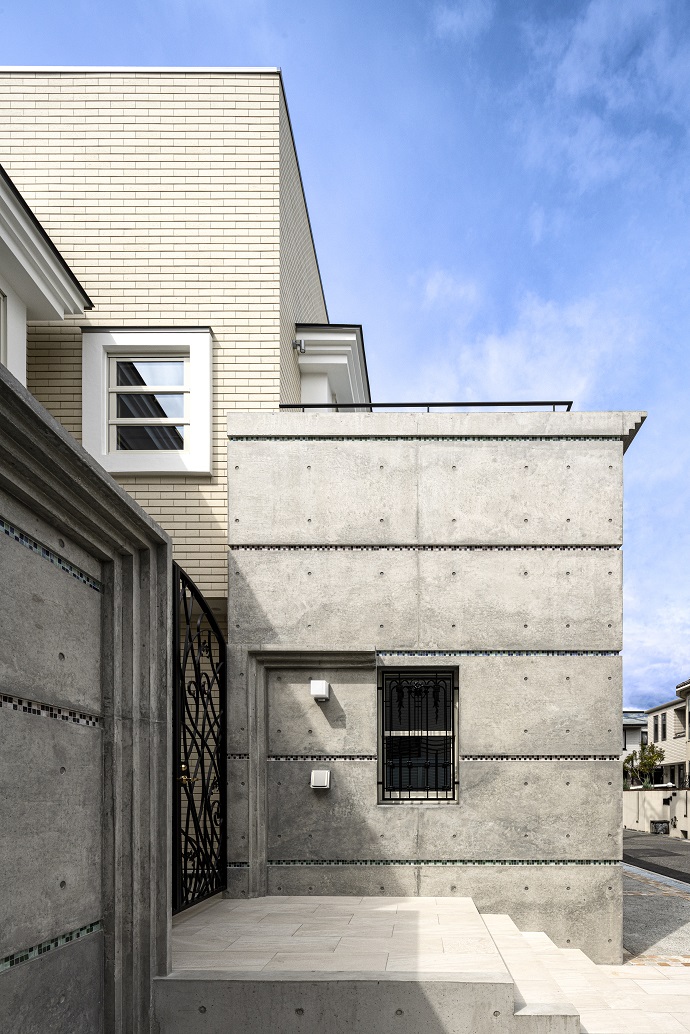 �ŕ����R���N���[�g�̃{�[�_�[�ڒn�̓K���X�^�C�����F�\