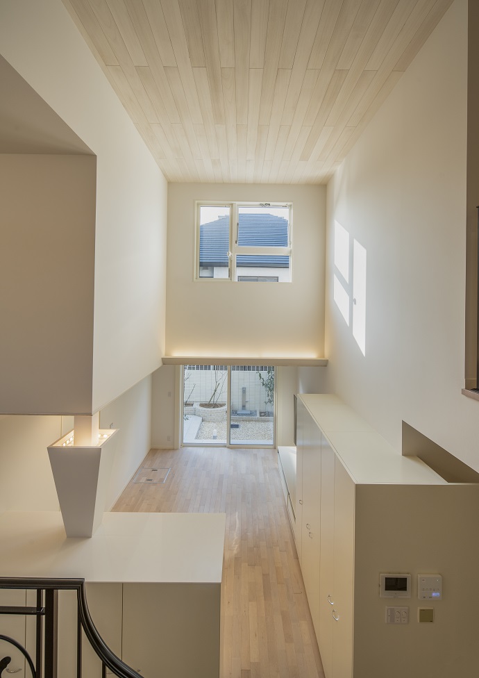 �~�G���������̓����𖡂키��̍��������郊�r���O����K�i�̂Ȃ���