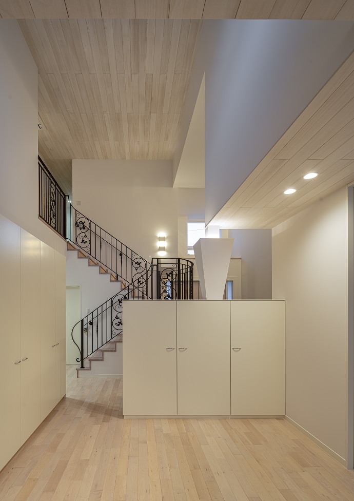 ���r���O�����Ԃ̂Ȃ������G���g�����X�͑���t���̉Ƌ�ŖډB��