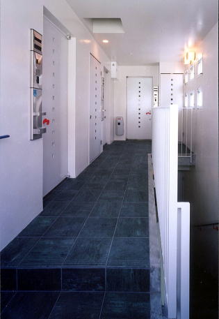 �f�U�C�i�[�Y�}���V����