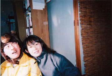 �ʐ^1-2 ����������(�E)�ƃN�}�����Ԃ���Ray