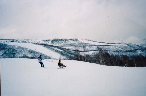 �ʐ^1-11 �Y��ȎR�X���o�b�N�ɃX�L�[